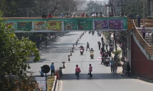 गणतन्त्रवादी र राजावादीको प्रदर्शन स्थलका सडकमा यातायात निषेध