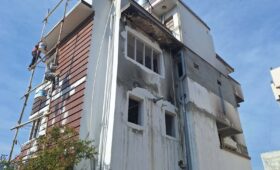 जलेका मन्त्री निवास रंग्याइँदै।